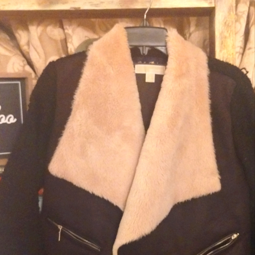 Black /creme  sweater jacket